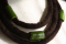 Naszyjnik- Zielona ceramika na filcu w kolorze czekolady
